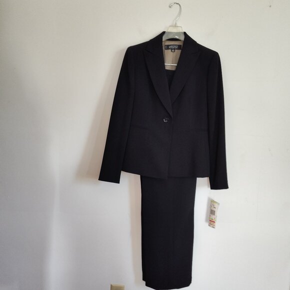Kasper Pants - Ladies Petite SZ 4P Kasper Black Two-Piece Pant Suit